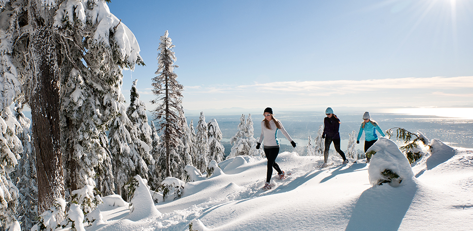 Winter hiking & snowshoeing touring